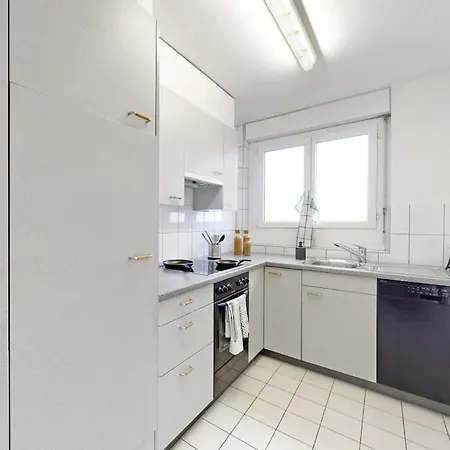 2 Bedroom Entire Place In Switzerland شقة